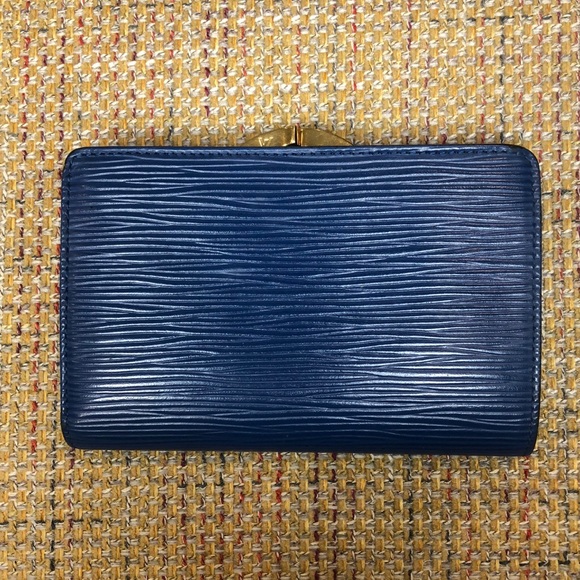 LOUIS VUITTON Toledo Blue Epi Leather Kisslock Porte Monnaie Viennois Wallet - Picture 3 of 15